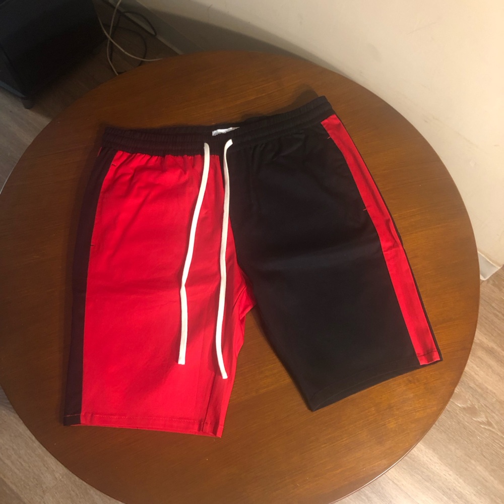 Fashion Nova Split Travis Twill Short - Red/Black XXL